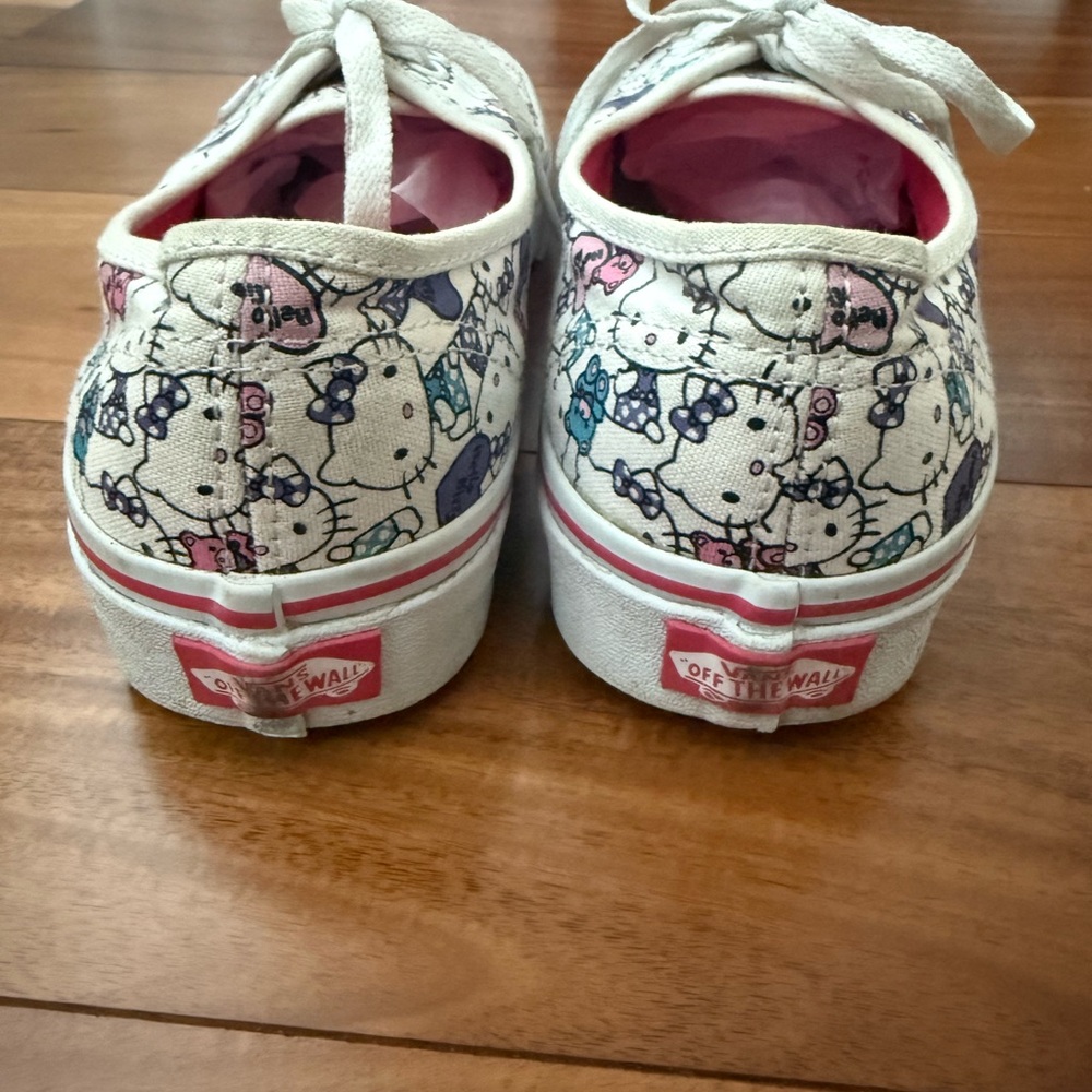 VANS x HELLO KITTY Off The Wall LOW TOP Sneakers UNISEX: Mens 7 Women’s 8.5 US - Picture 4 of 10